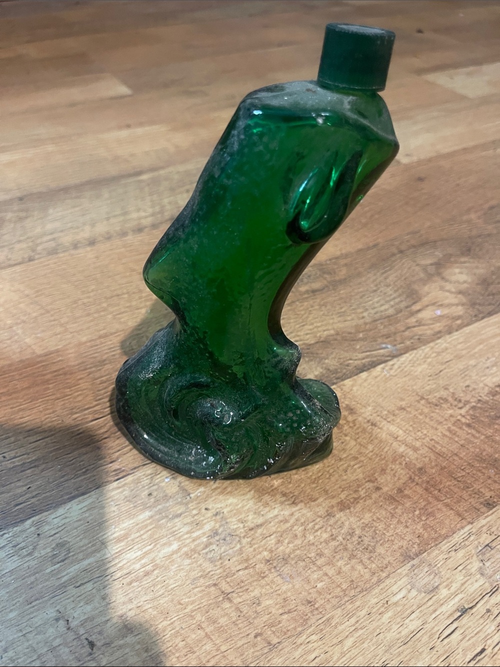 Avon Emerald Green Glass Dolphin Bottle Accent